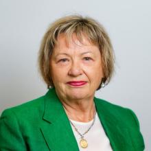 Headshot of Julie Warren, Non-executive Director of the VAEA Board